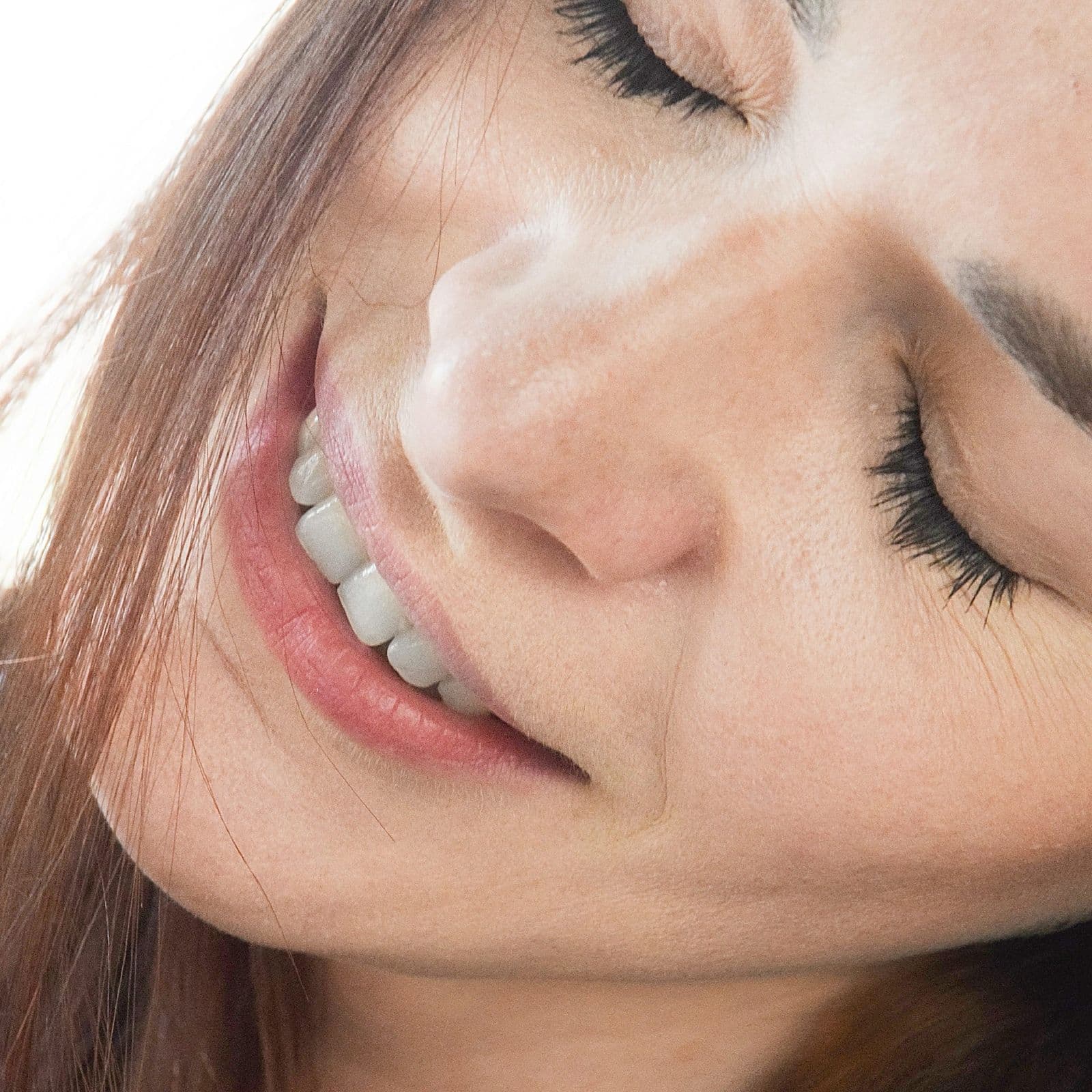 eyes-closed-head-lean